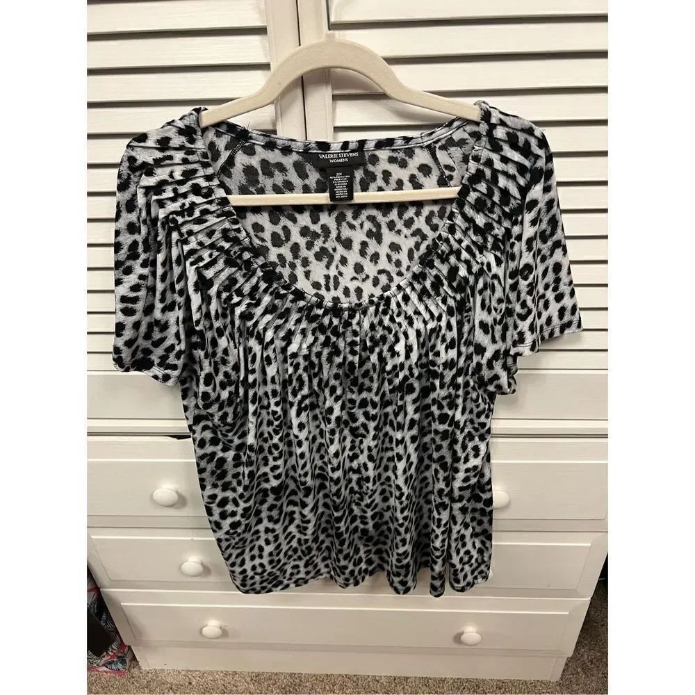 Valerie Stevens Womens Black and White Leopard print blouse size 2X